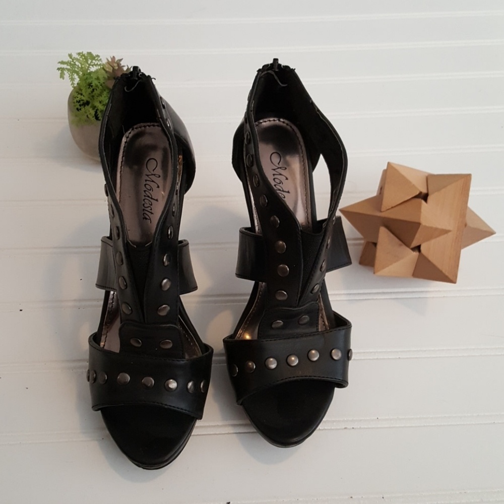 Modesto Heels - Picture 2 of 3